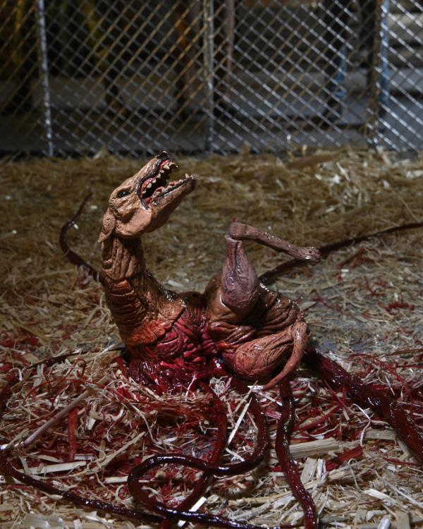 היצור אקשן פיגר כלב נגוע (Ultimate Dog Creature Set)