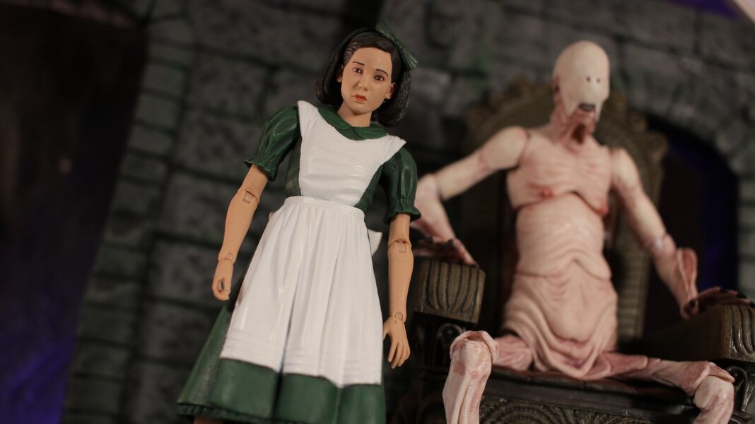 המבוך של פאן אקשן פיגר אופליה (Guillermo del Toro Signature Collection)