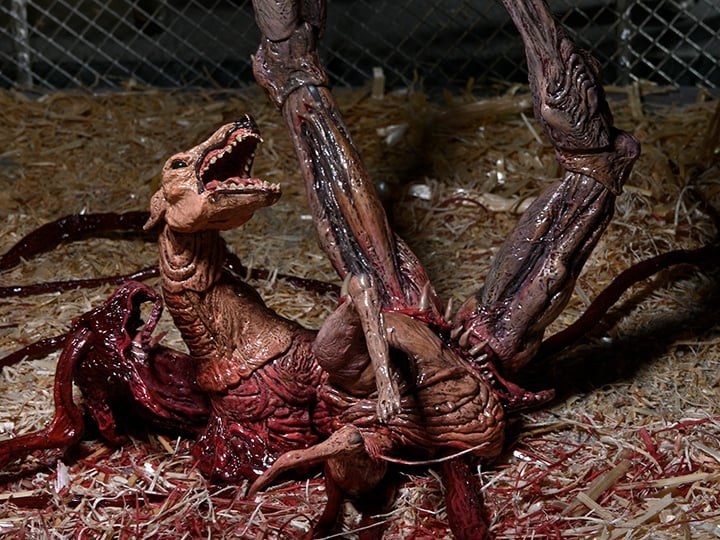 היצור אקשן פיגר כלב נגוע (Ultimate Dog Creature Set)