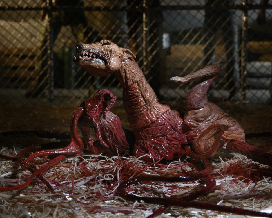 היצור אקשן פיגר כלב נגוע (Ultimate Dog Creature Set)